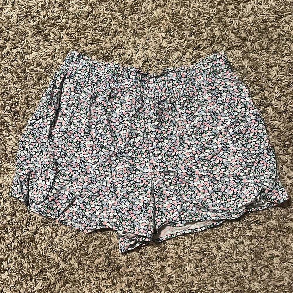 Abound Blue, Pink, and White Flower Flowy Shorts Women’s Medium.